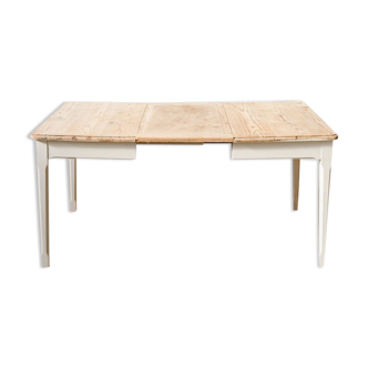 Wooden farmhouse table – cream foot