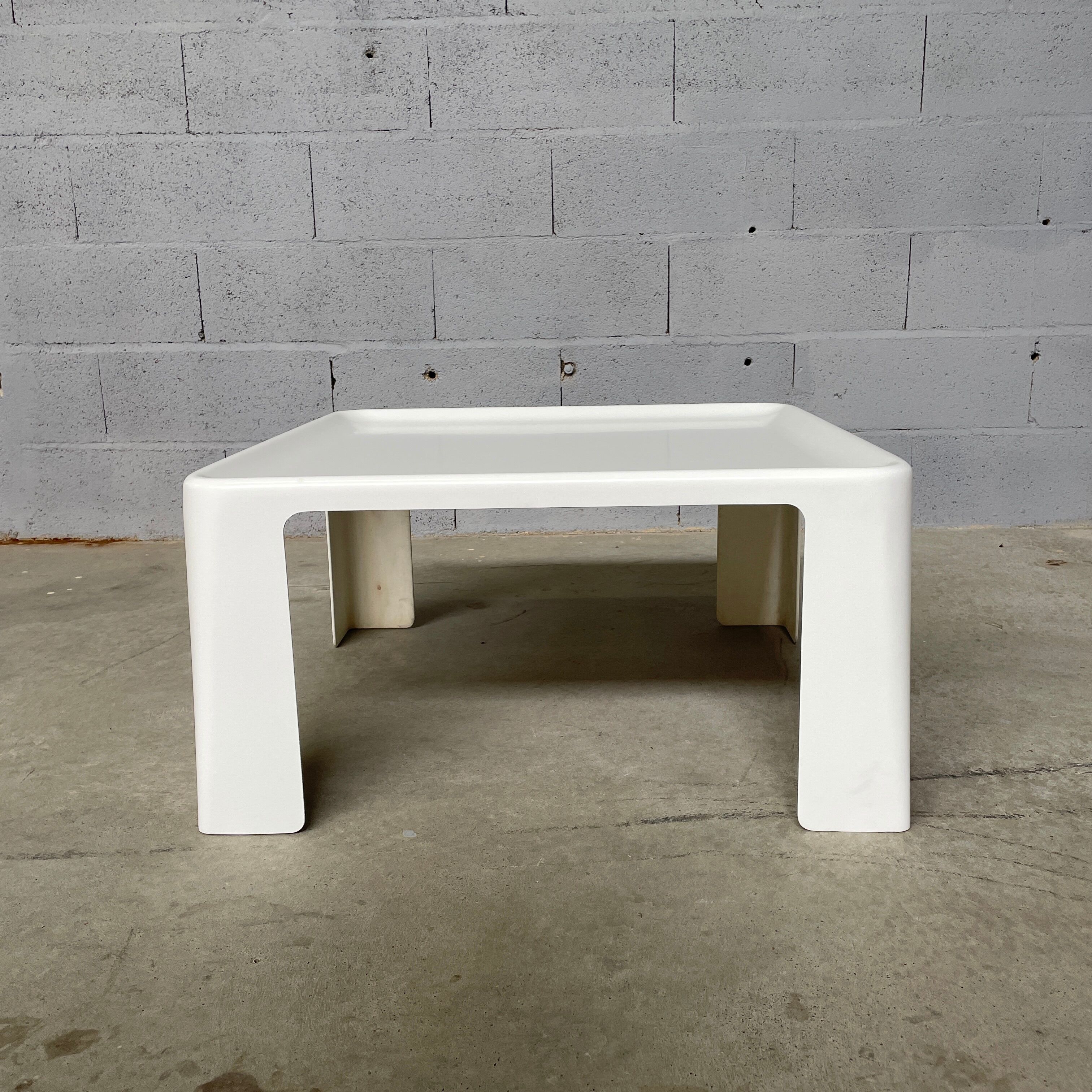 Coffee table "Amanta", Mario Bellini