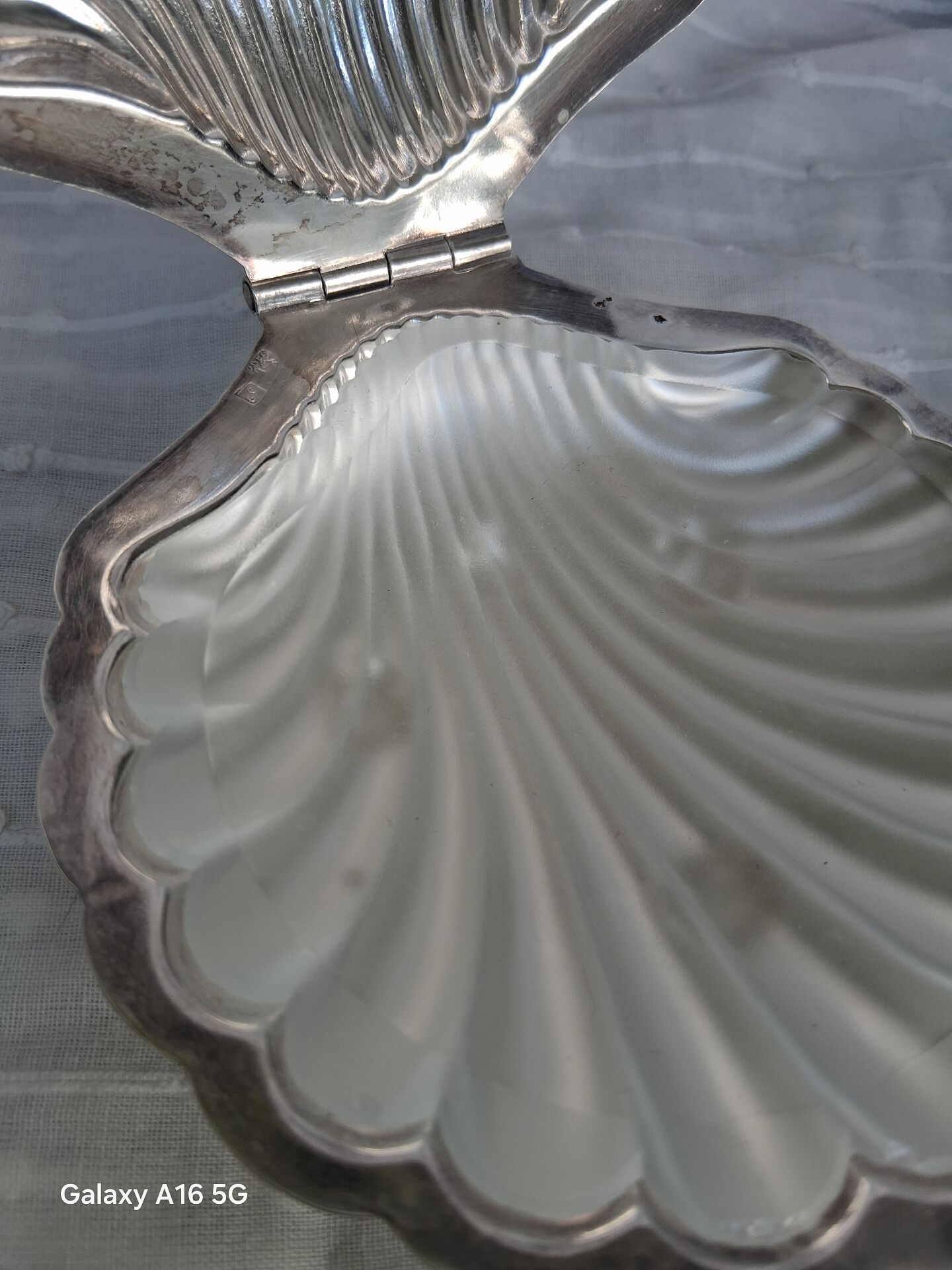 Old shell-shaped butter dish in silver-plated metal - trinket dish.