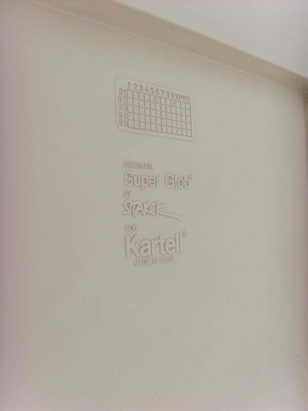 Chaise "super Glob" de Philippe Starck pour designer Kartell en 1991