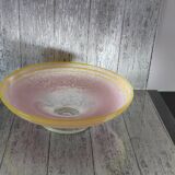coupe en verre mouchetée rose avec liseré jaune