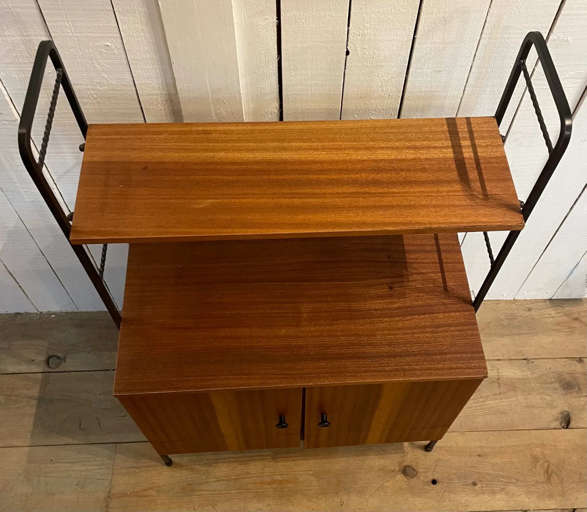 Small piece of furniture on legs