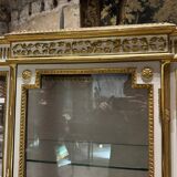 Paire de vitrines fin du xixe siècle en bois peint et doré de style louis xvi