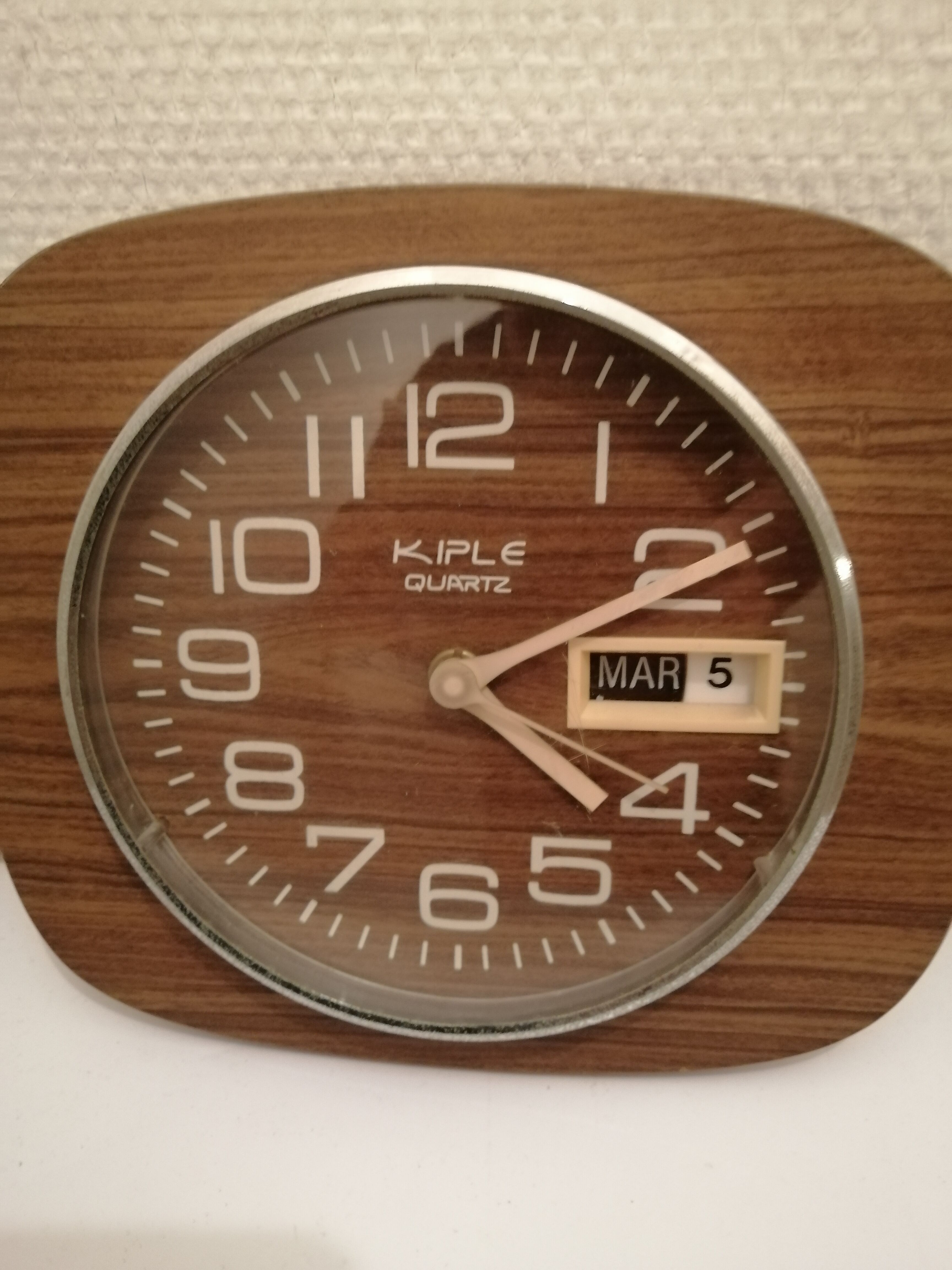 Wall clock year 1960/70 in formica