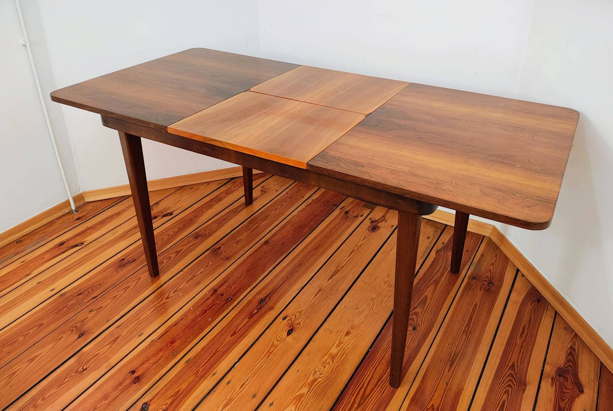 Table extensible tchécoslovaque par Jindřich Halabala pour UP Závody, 1950
