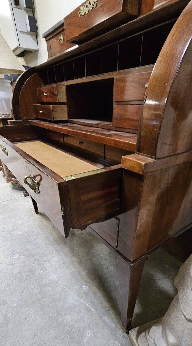 Louis XVI style cylinder desk in mahogany with a double system.