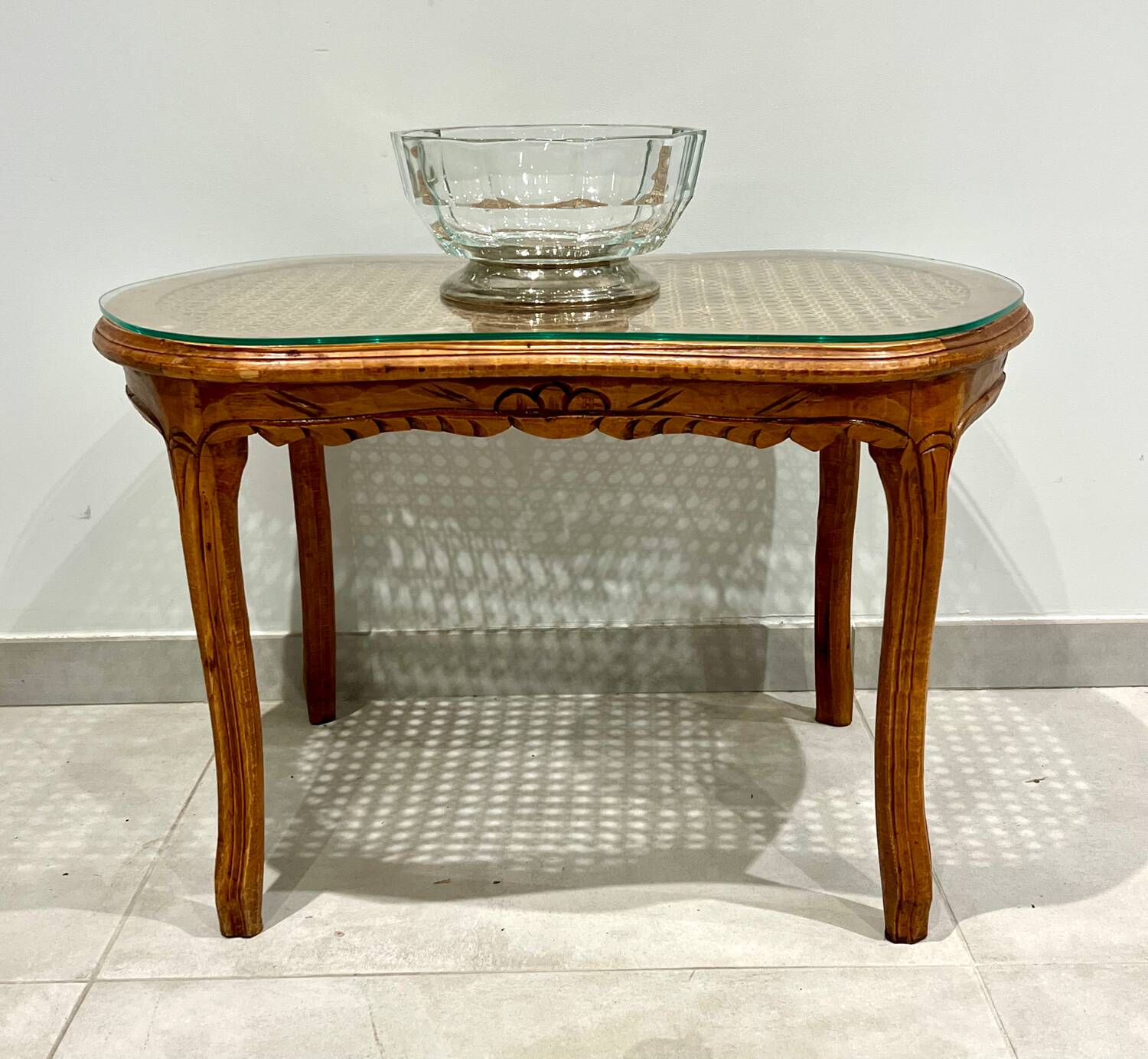 Louis XVI living room, four fluted and molded rooms