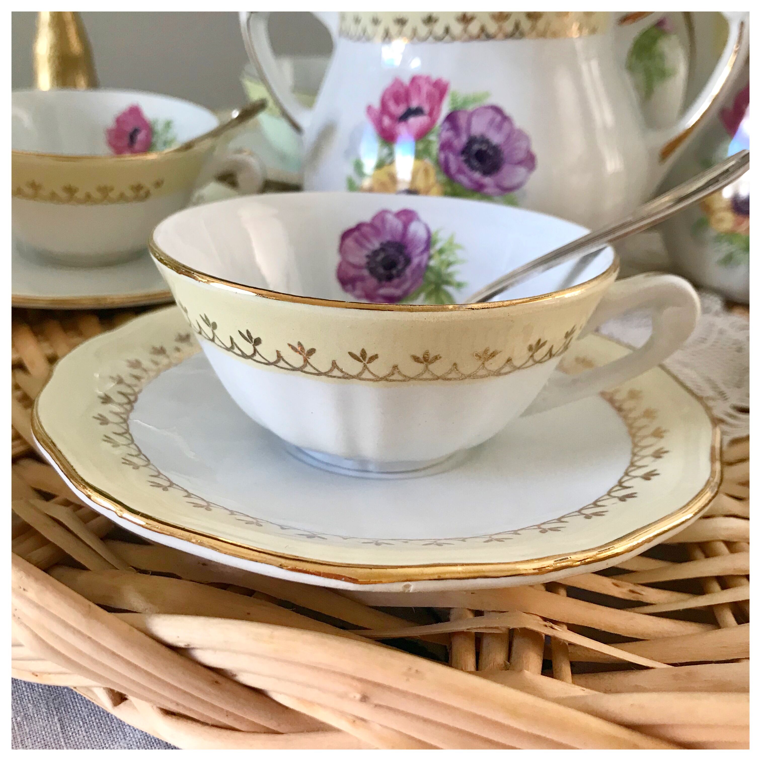 Full tea or coffee service