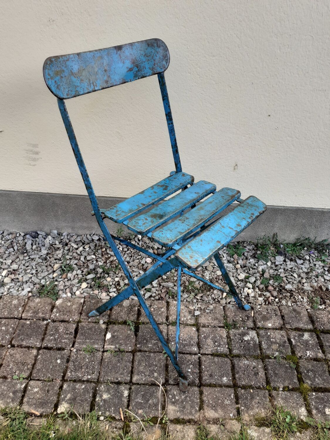Folding brasserie chair