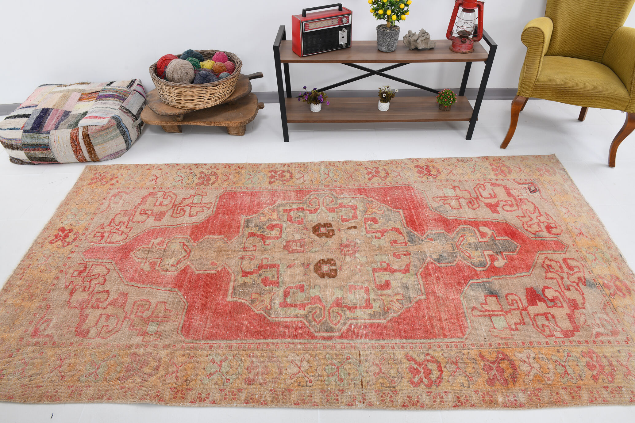 5x9 pale red & tan beige vintage rug 146x279cm