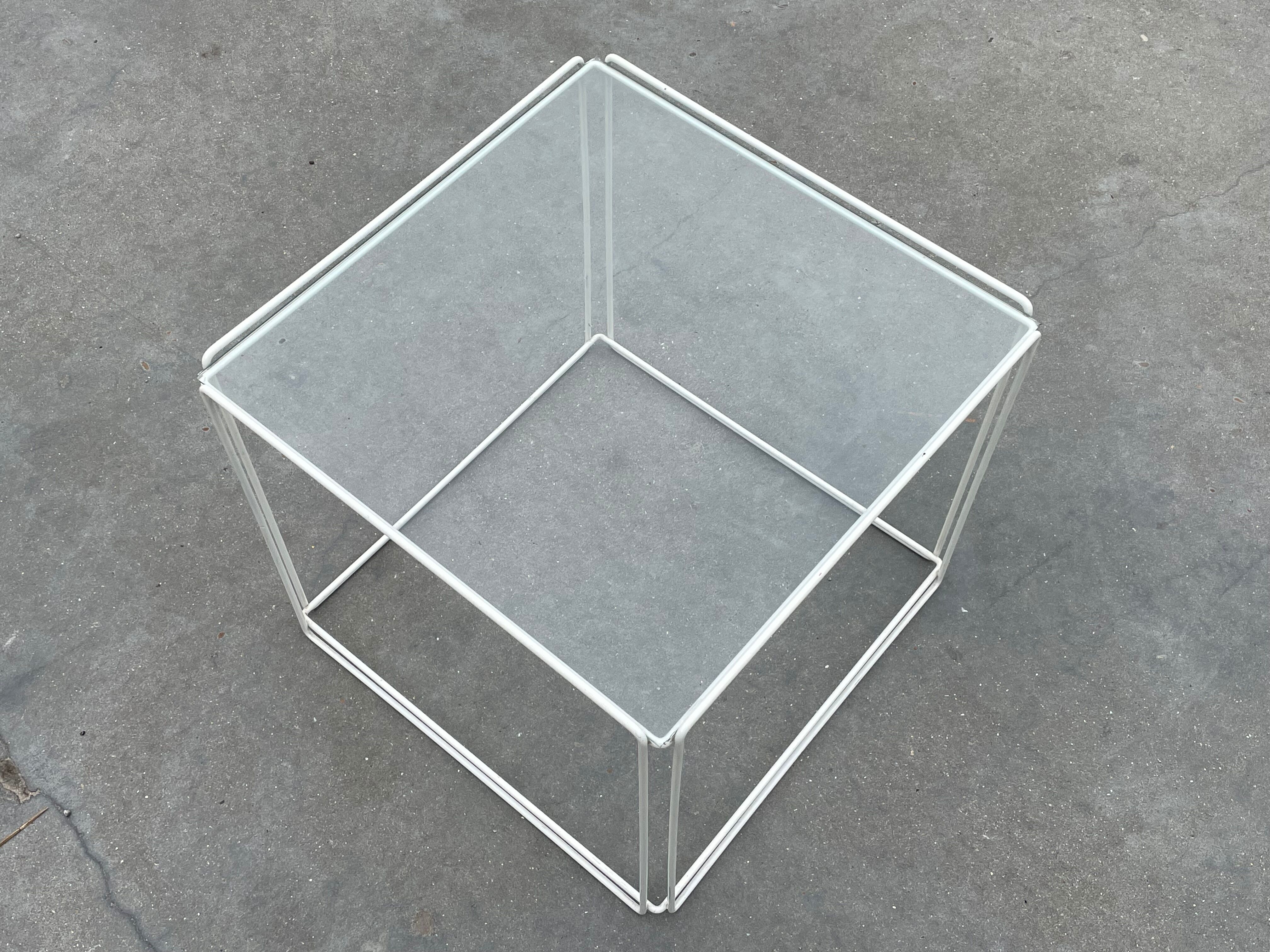 Pull out tables design Max Sauze, édited by Iscocèle