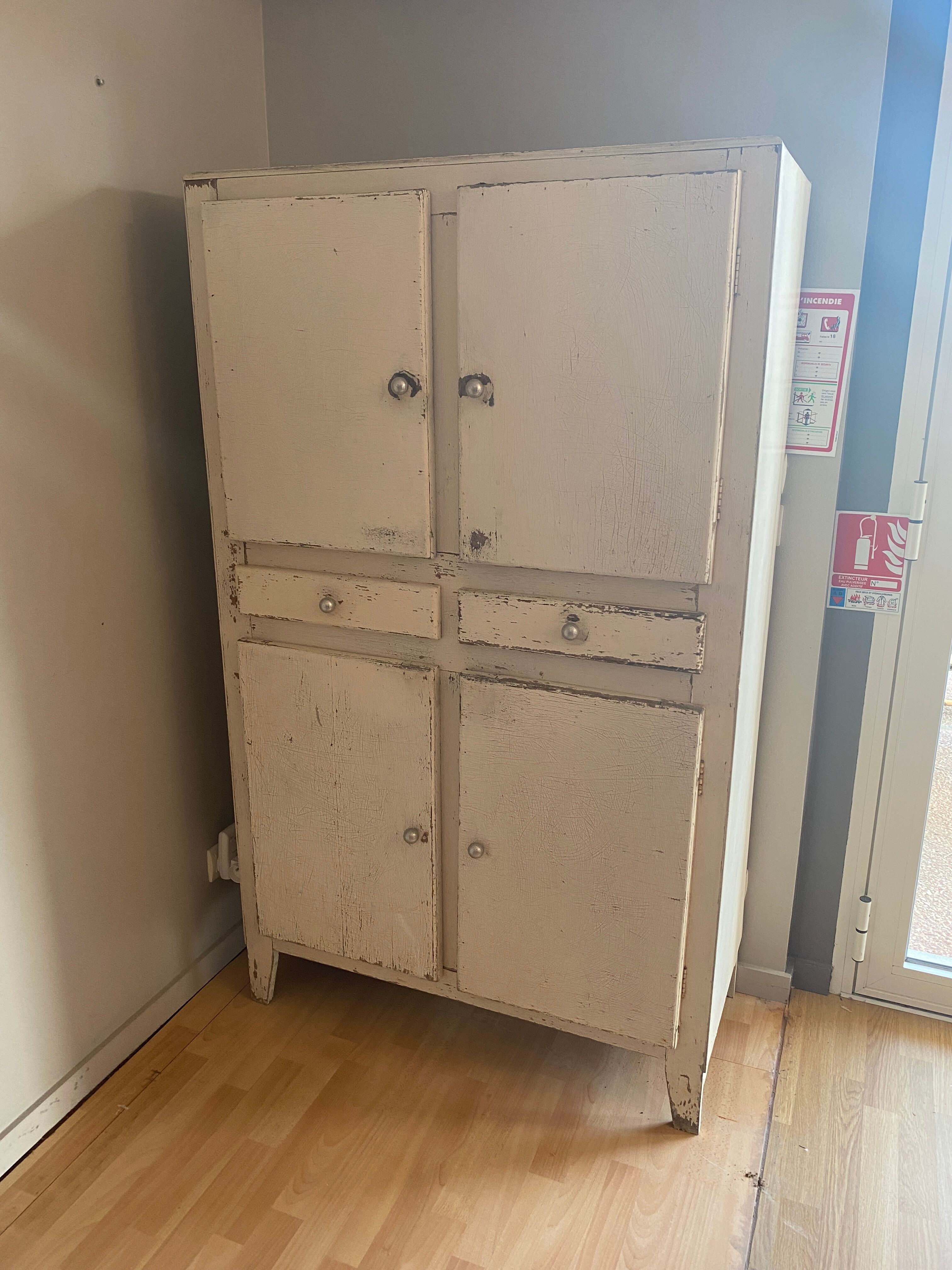 Mado cabinet