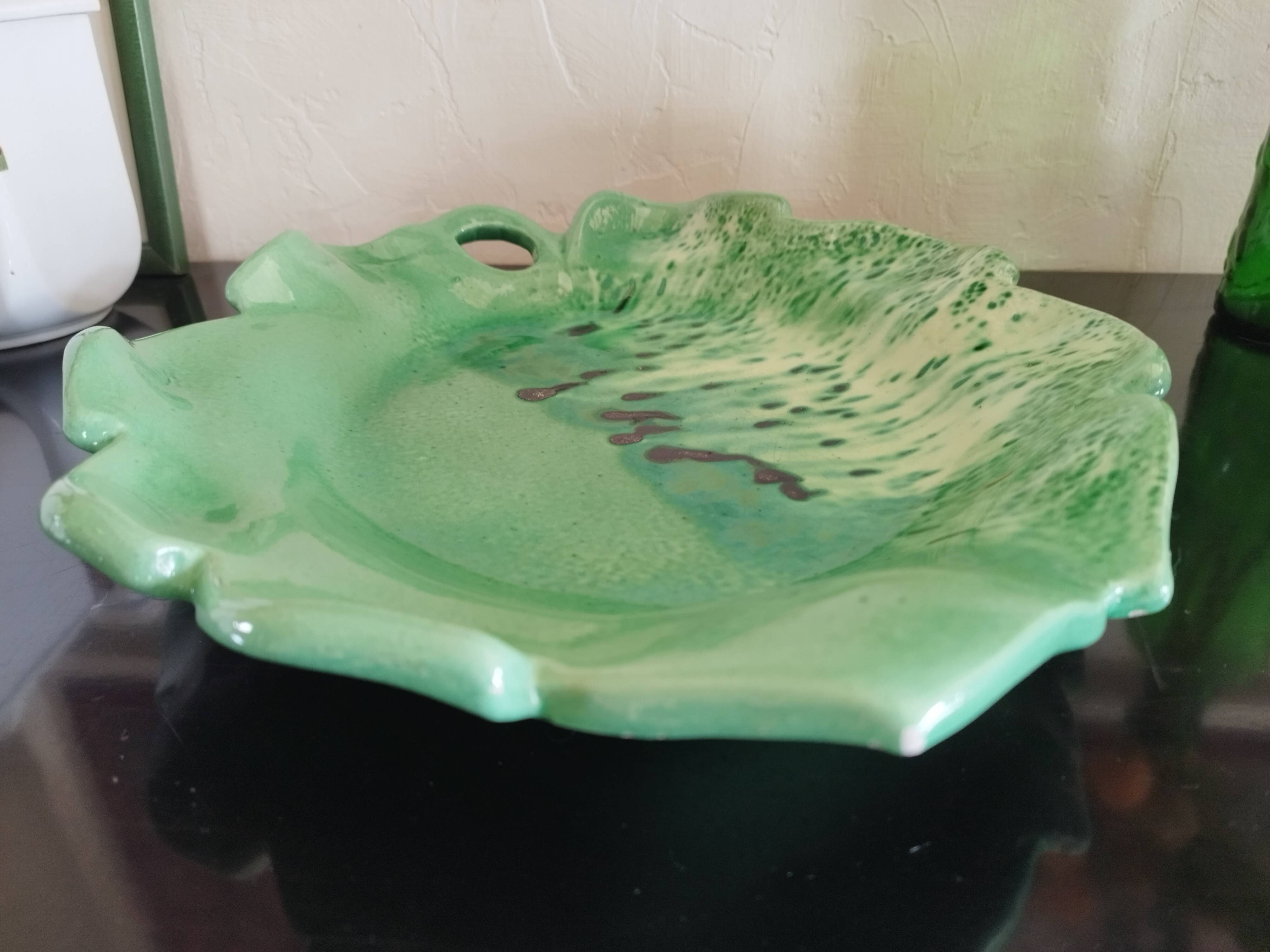 Plate, fruit bowl or leaf-shaped catchall Vallauris
