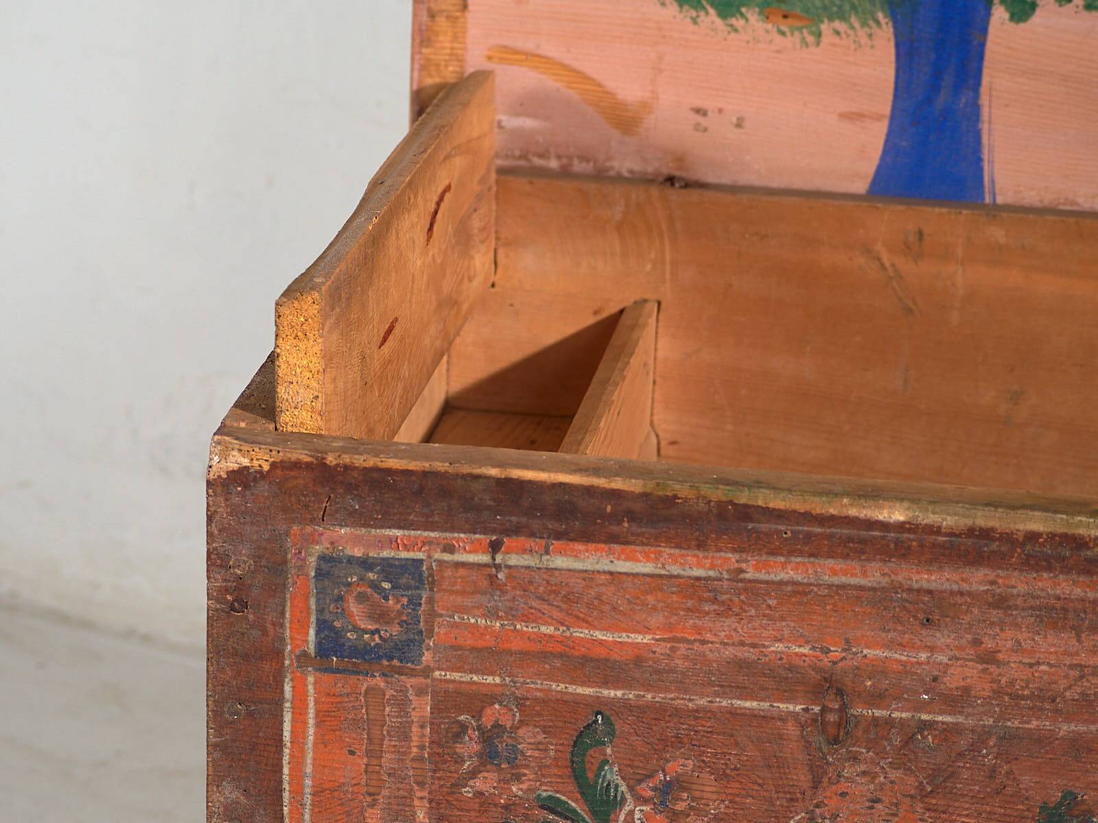 Antique trunk with floral motifs (c.1920) #24