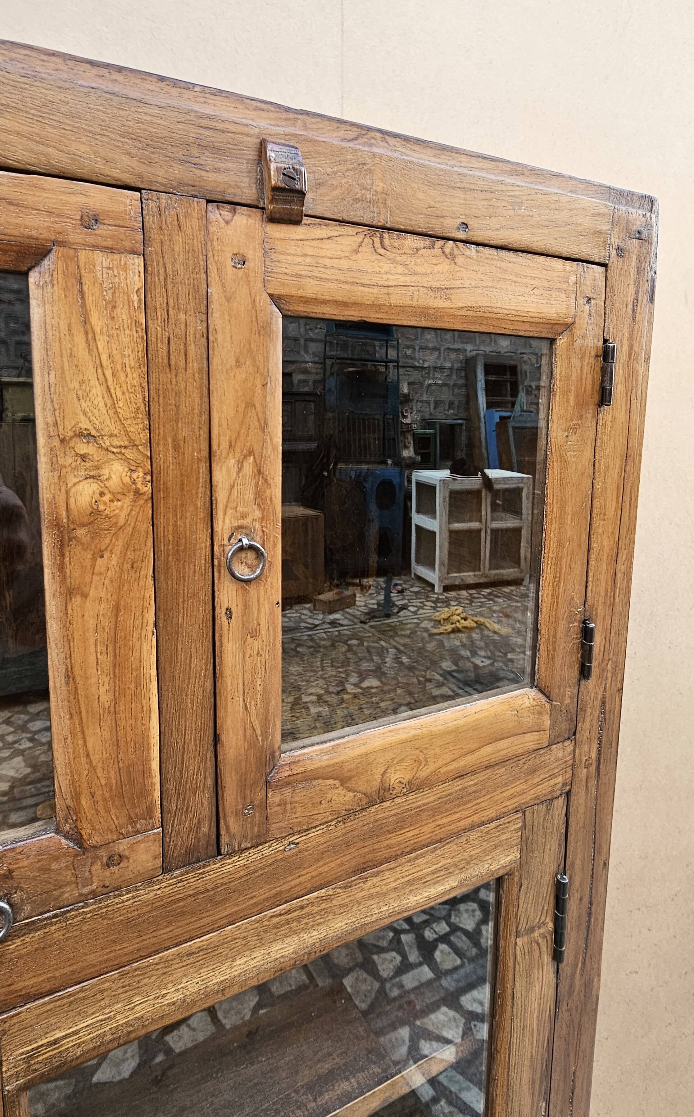 Ancien vaisselier en teck birman