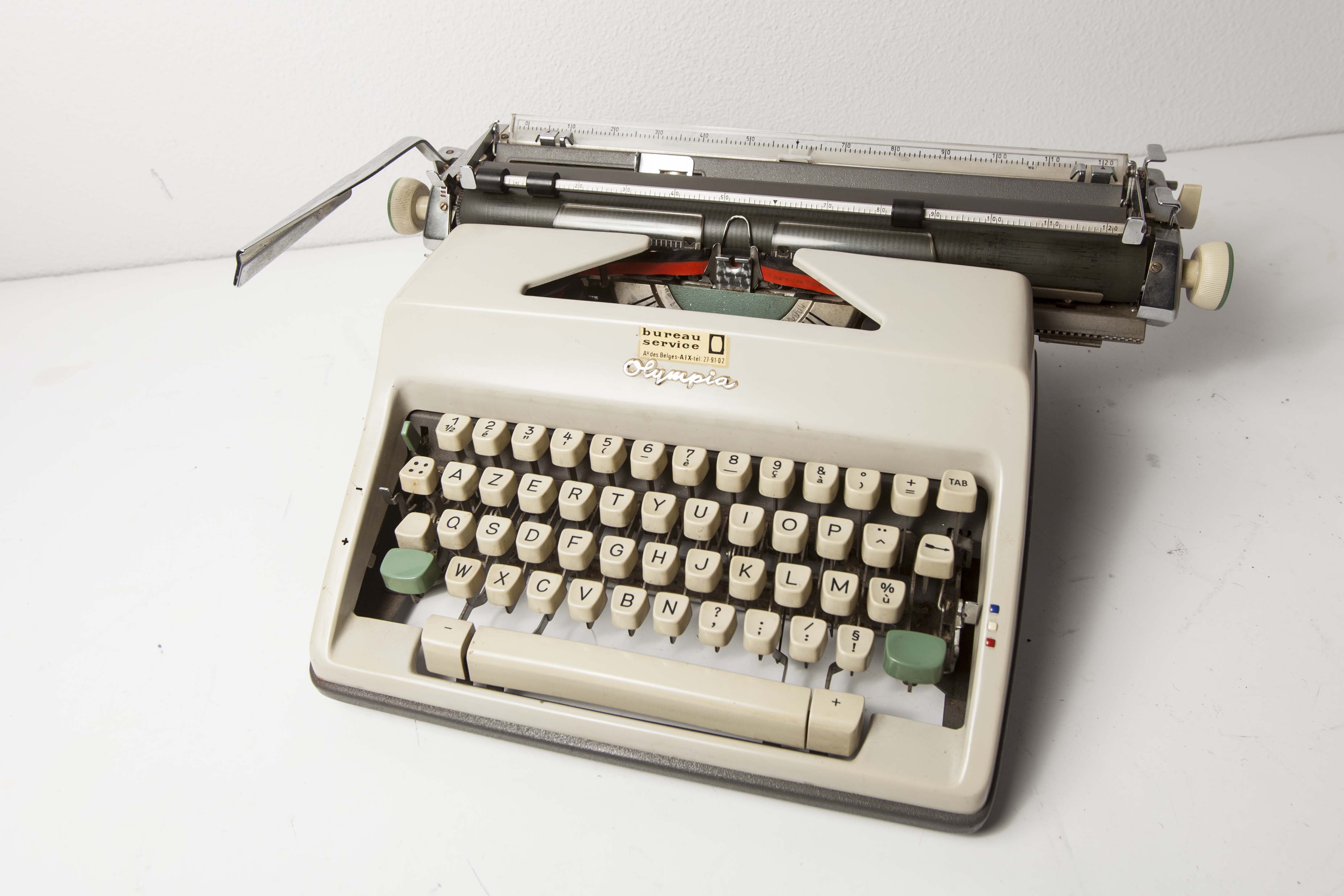 Typewriter Olympia, 70s