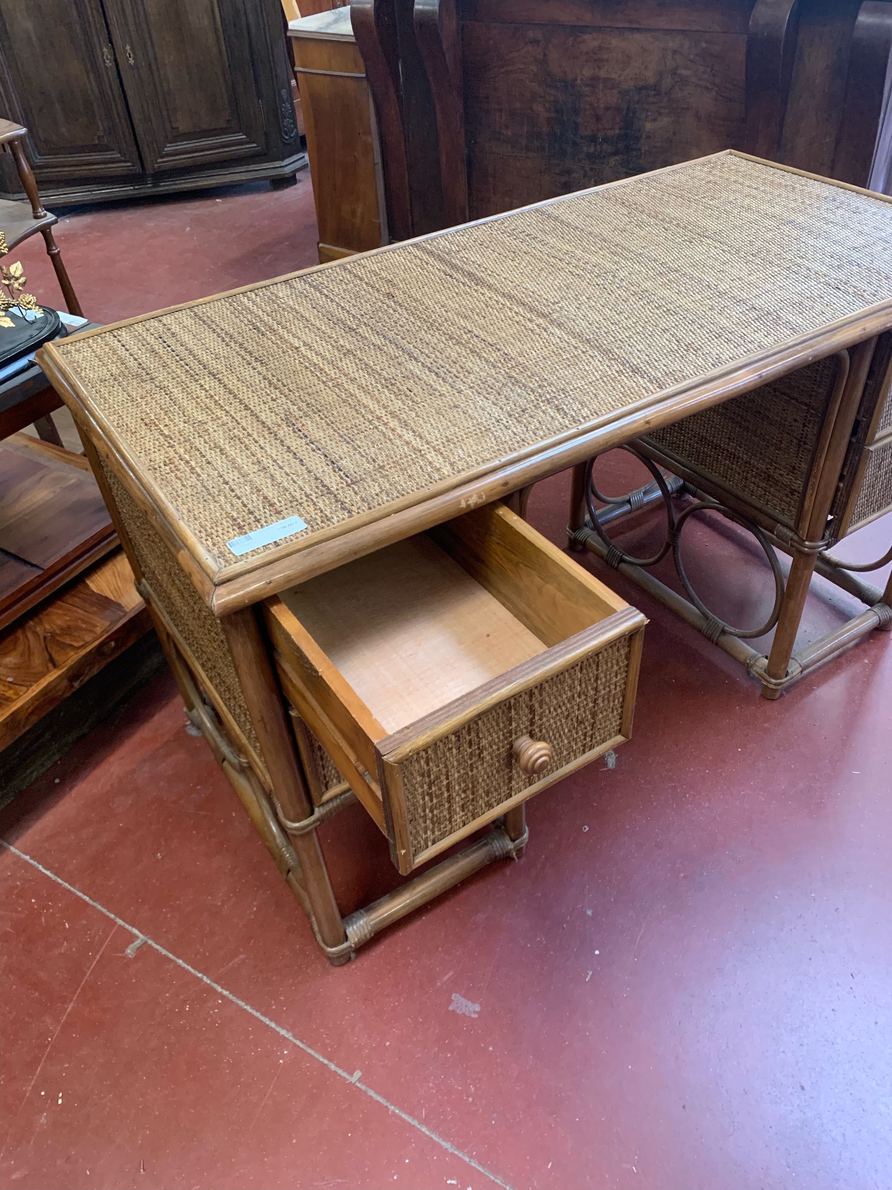 Rattan office year 60