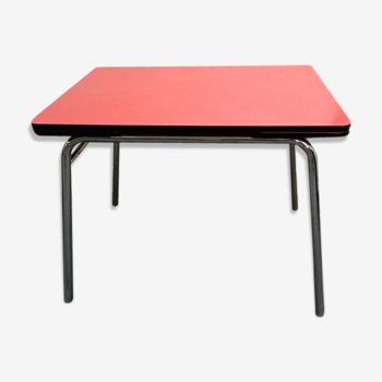 Table en formica rouge