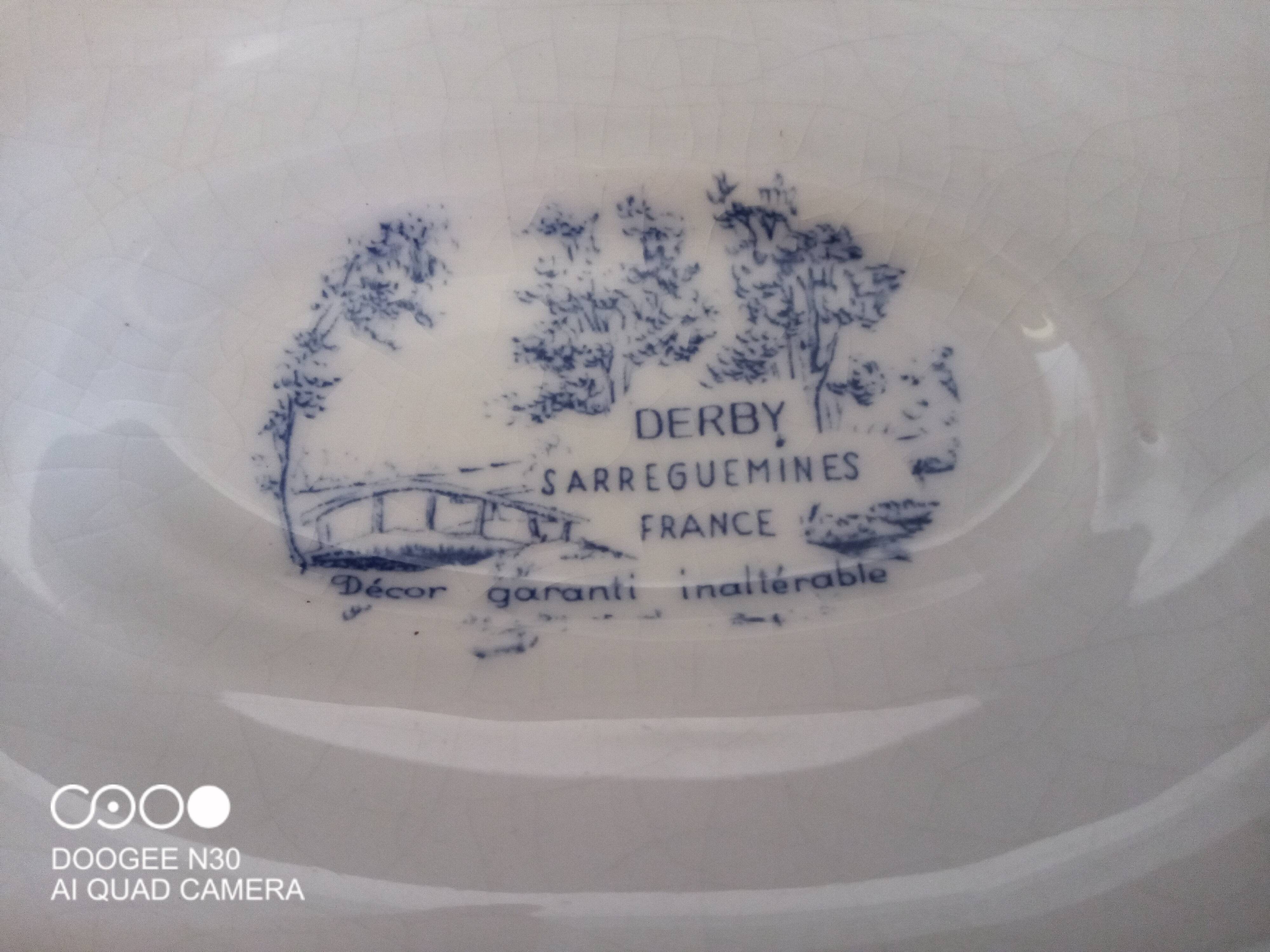 Set of a gravy boat and 2 Sarreguemines ceramic ravines, Derby model