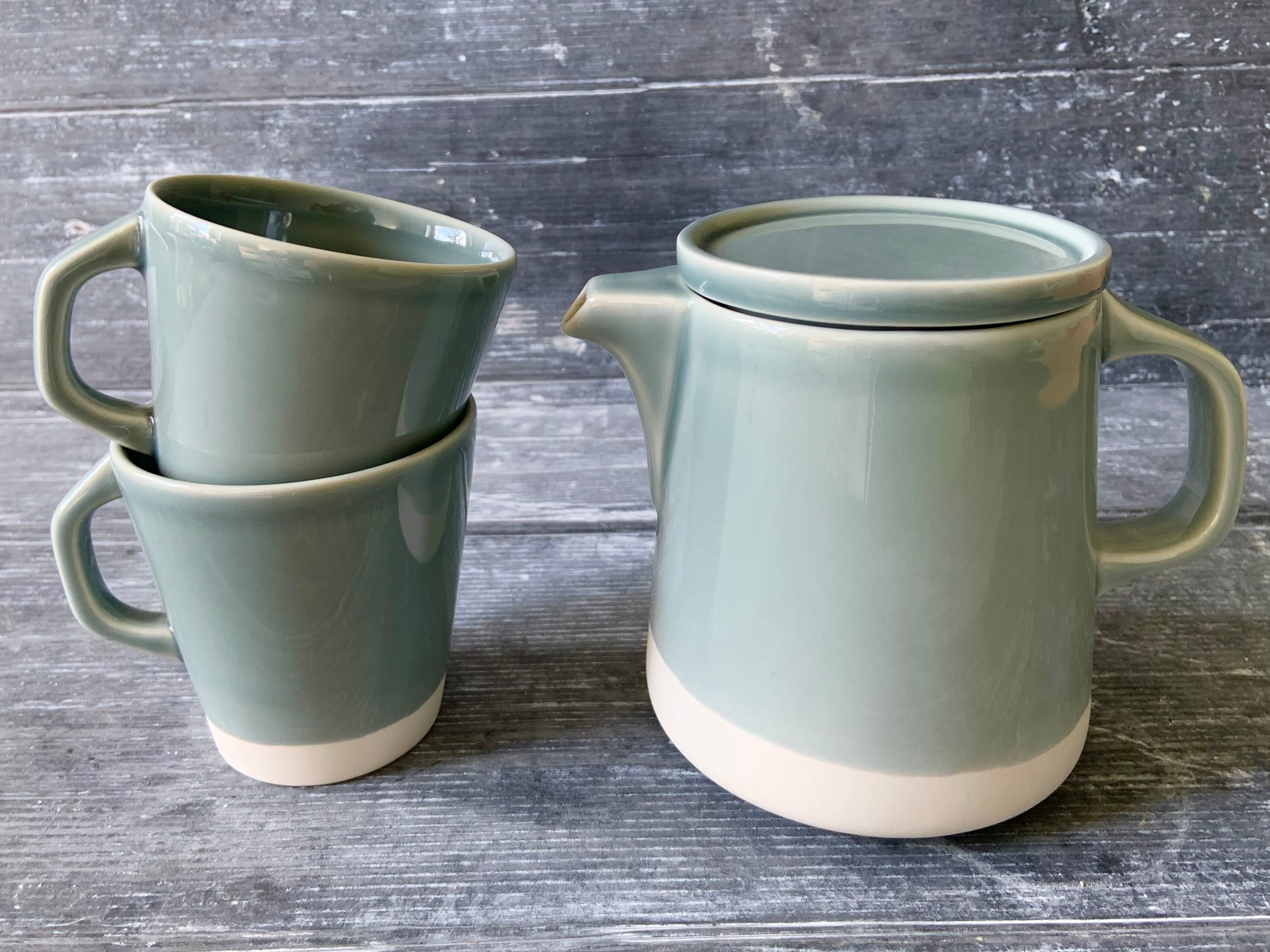 Teapot and mugs Jars Canteen