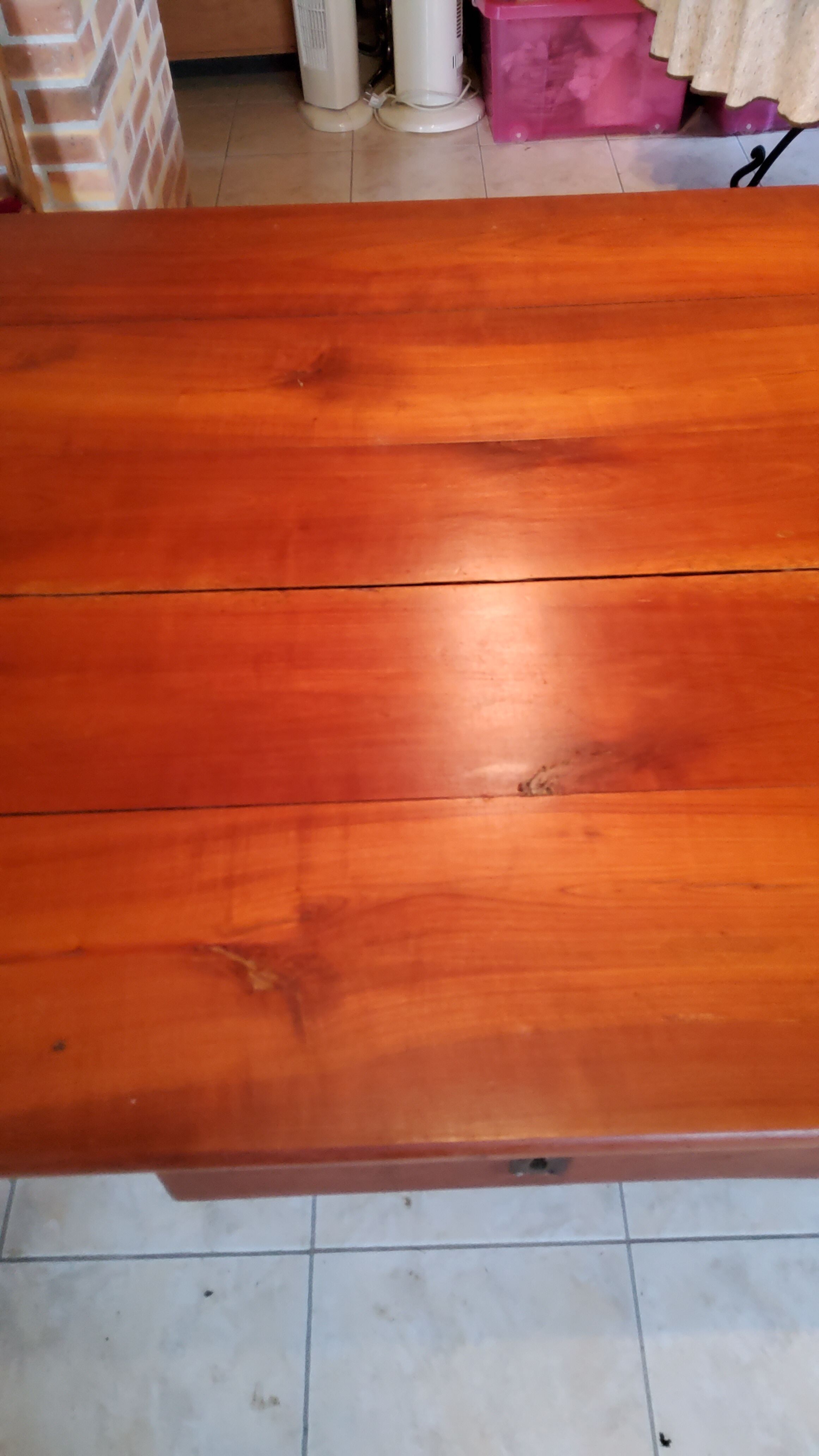 Cherry farm table of the nineteenth century spindle feet