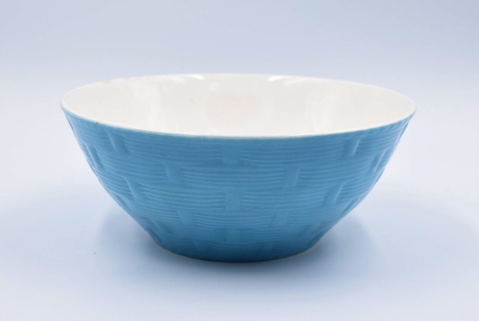 Salad bowl in earthenware Digoin Sarreguemines trompe l'oeil basket in blue