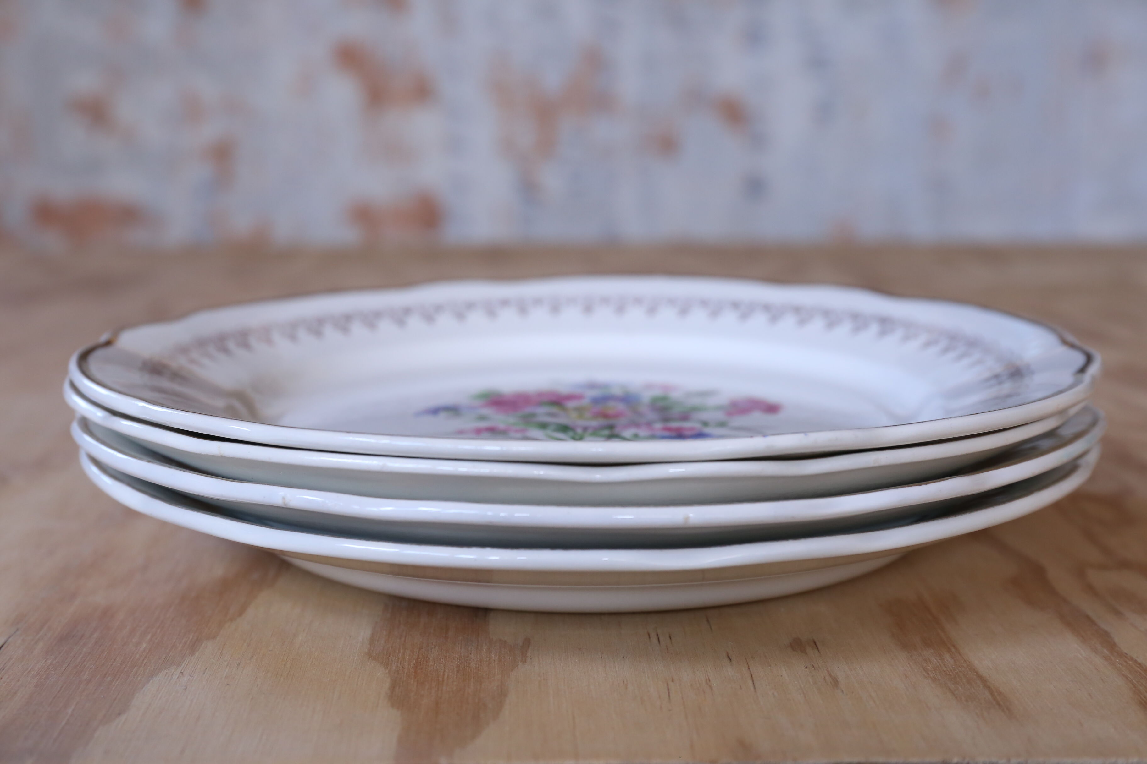 4 plates with central floral pattern and gold liseret Digoin & Sarreguemine