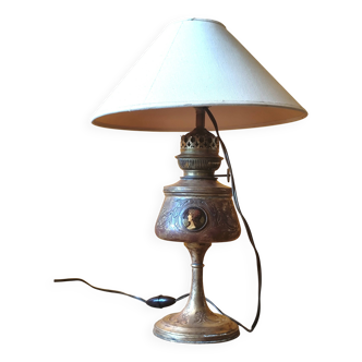 Repoussé brass lamp with floral motifs, decorated with 3 miniature medallions