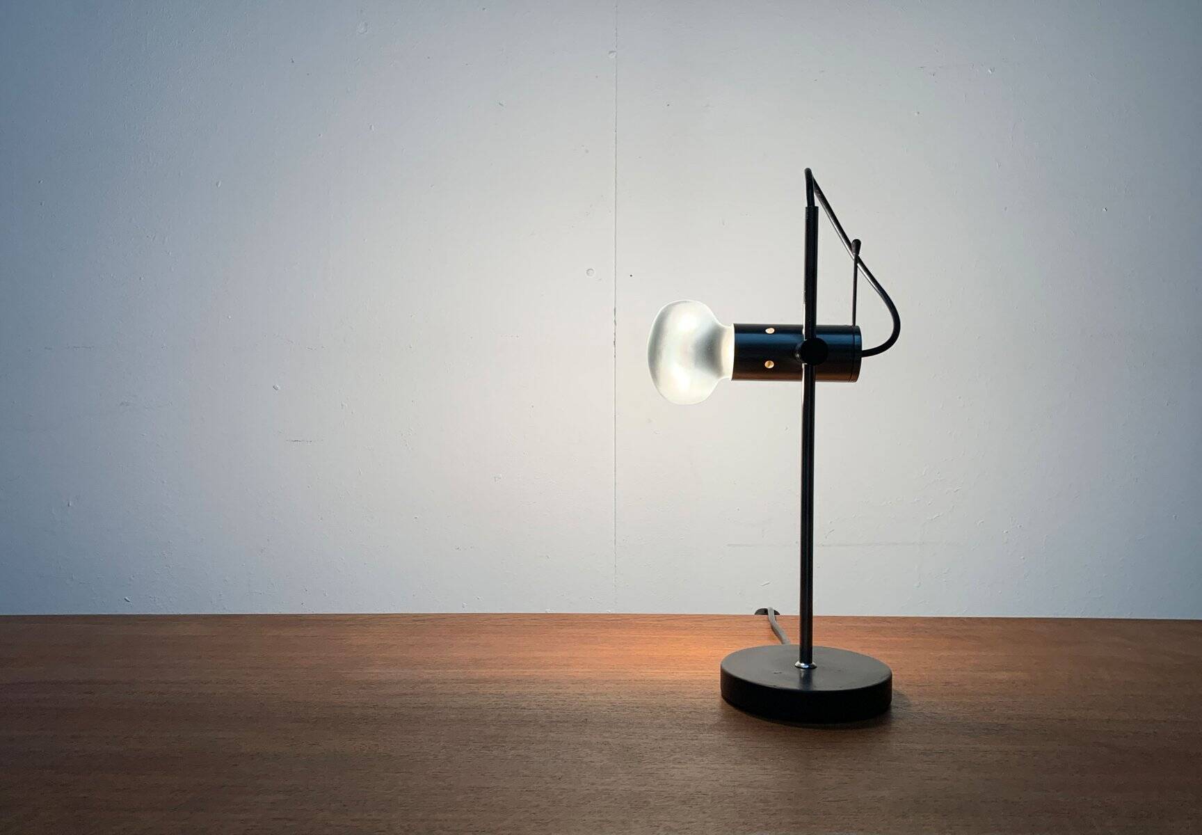 Italian table lamp model 251 by Tito Agnoli for Oluce, 1950s.