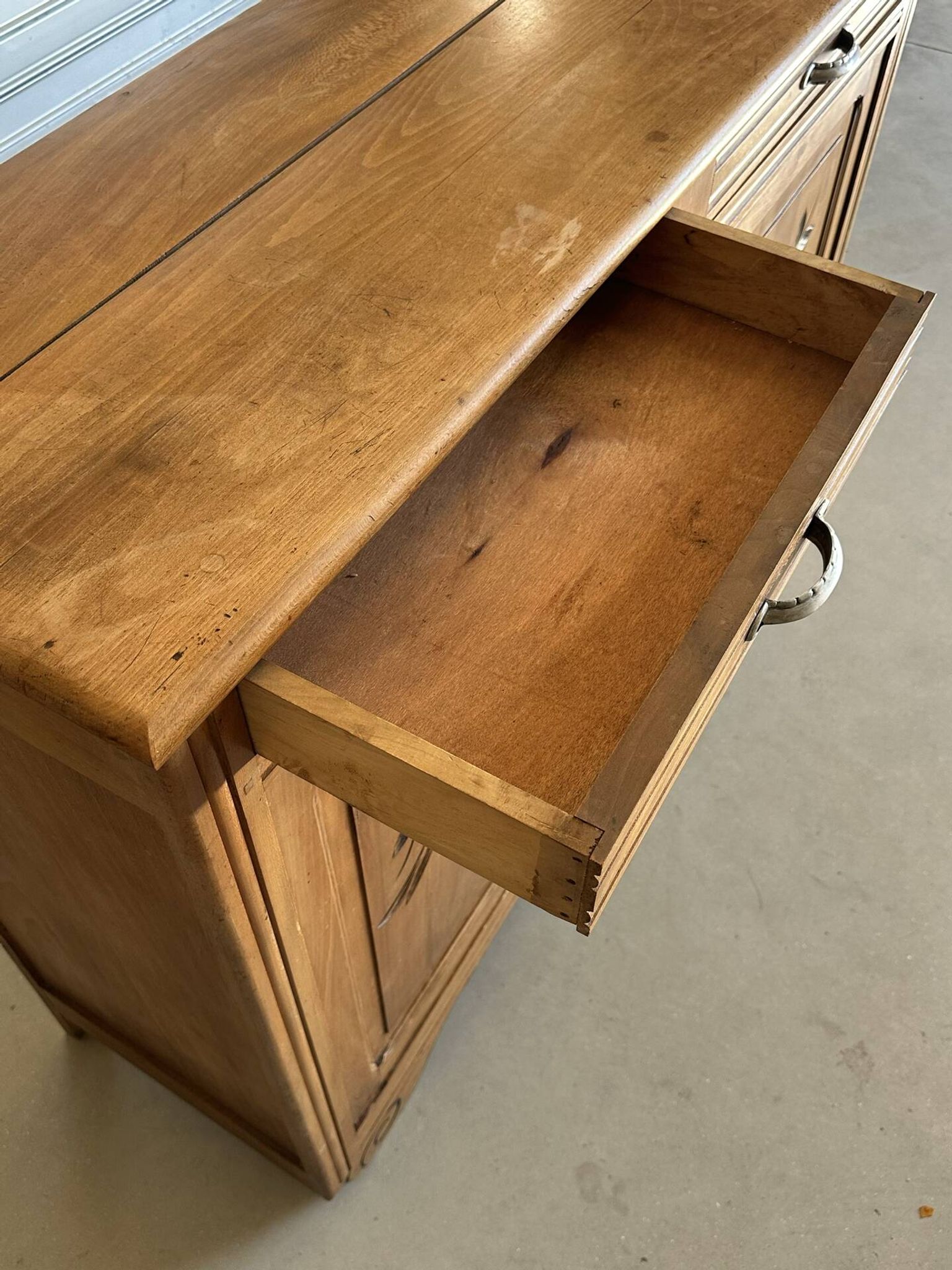 Art Deco buffet from the 1930s in light wood.