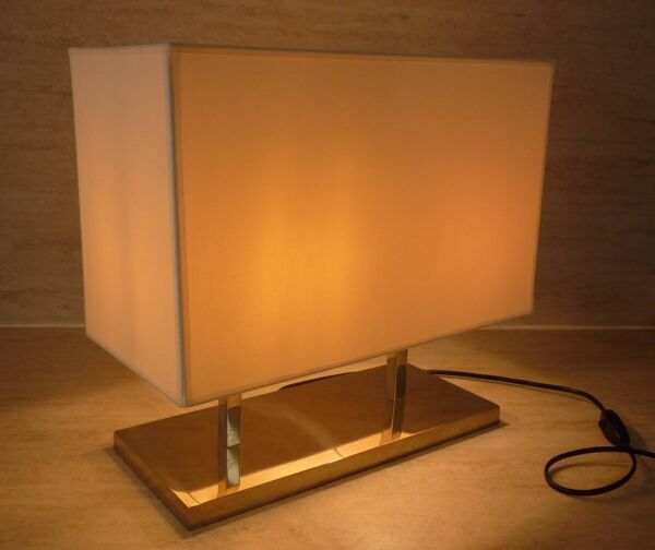 Lampe moderne en métal chromé et abat-jour rectangulaire par Casadisagne