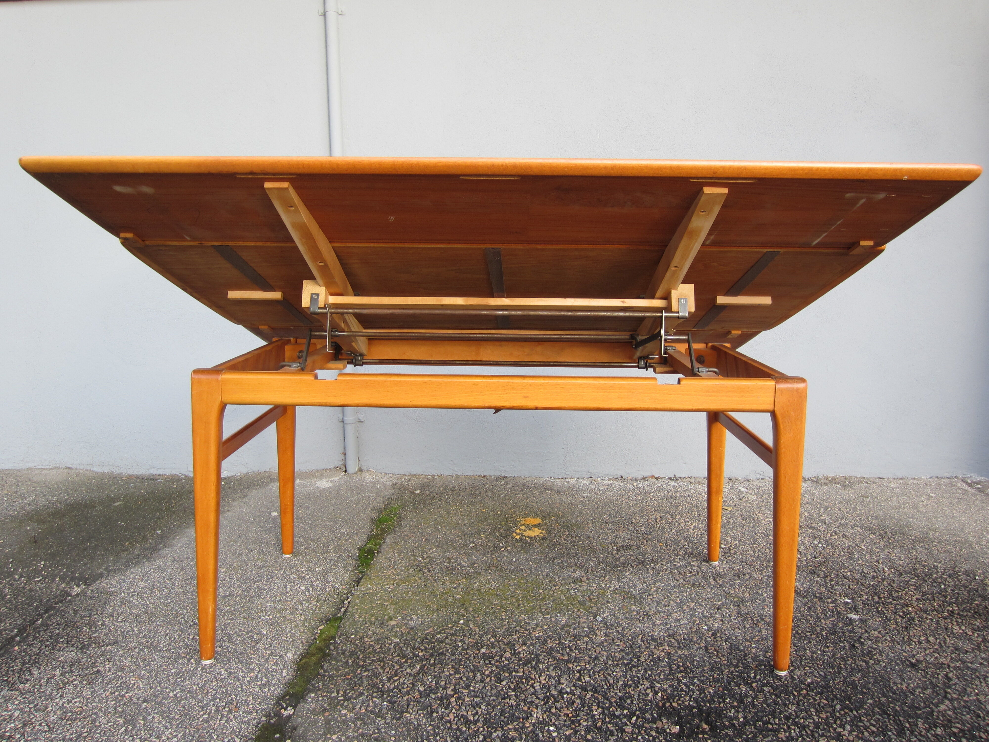 Scandinavian teak coffee table that can be upgraded to a dining table