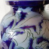 Betschdorf - Grand Vase aux Iris en grès émaillé bleu cobalt