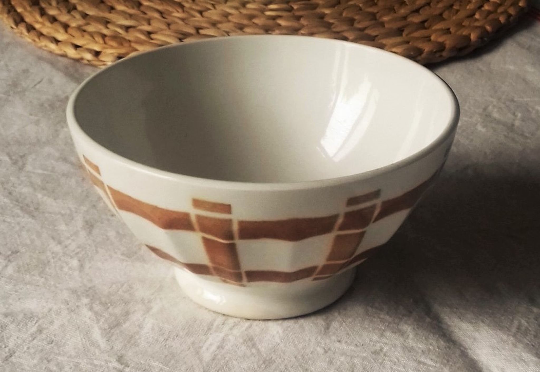 Vintage bowl on foot with brown brown tartan motif white earthenware