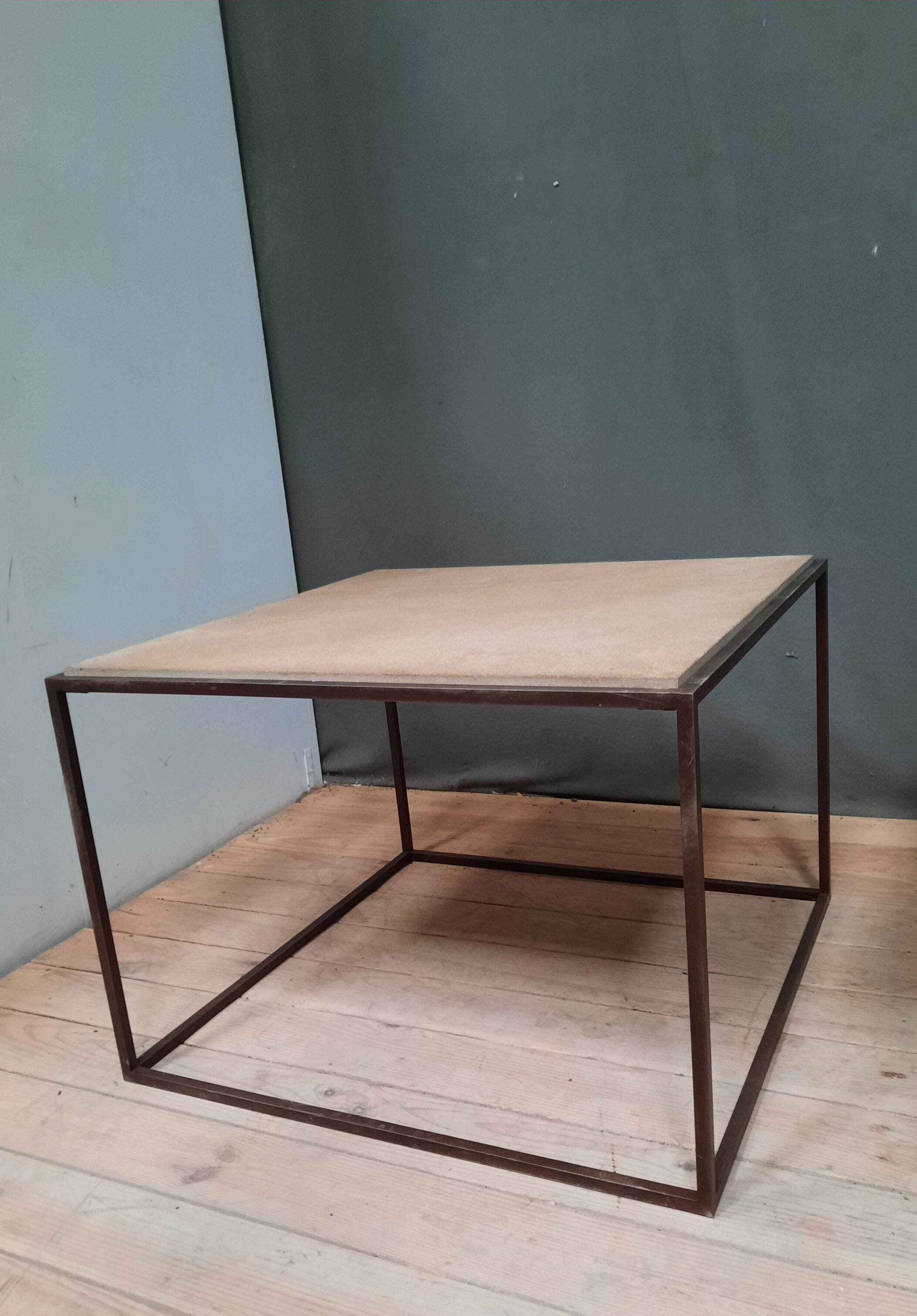 Pair of metal and cement sofa tips