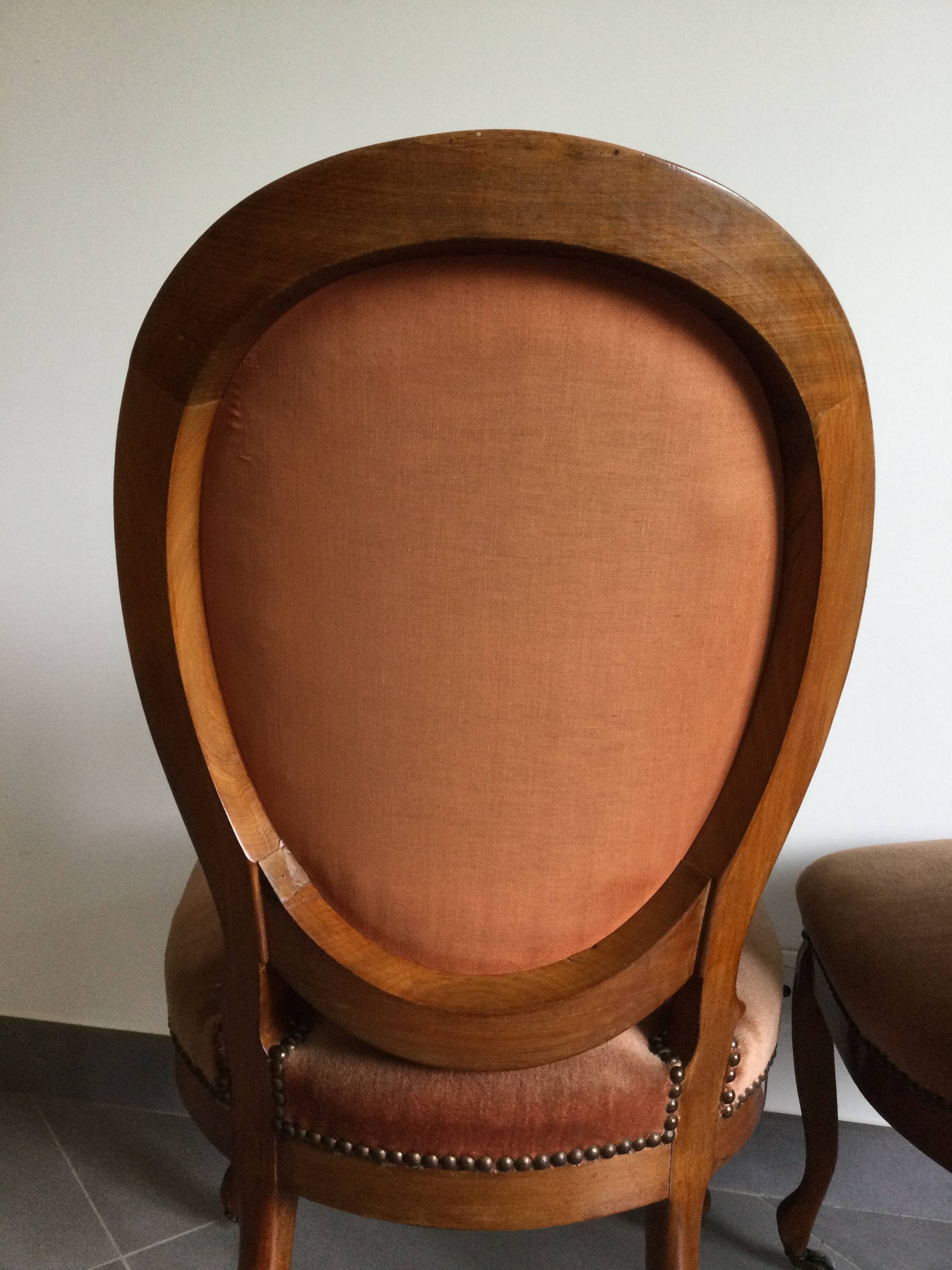 Paire de chaises médaillon style Louis Philippe en velours rose