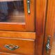 Vitrine Louis XVI en bois massif du 20ème