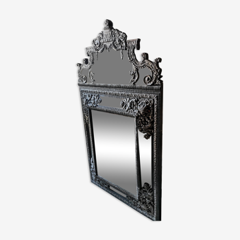 Miroir à parcloses avec fronton fin XIX étain repoussé 87x148cm