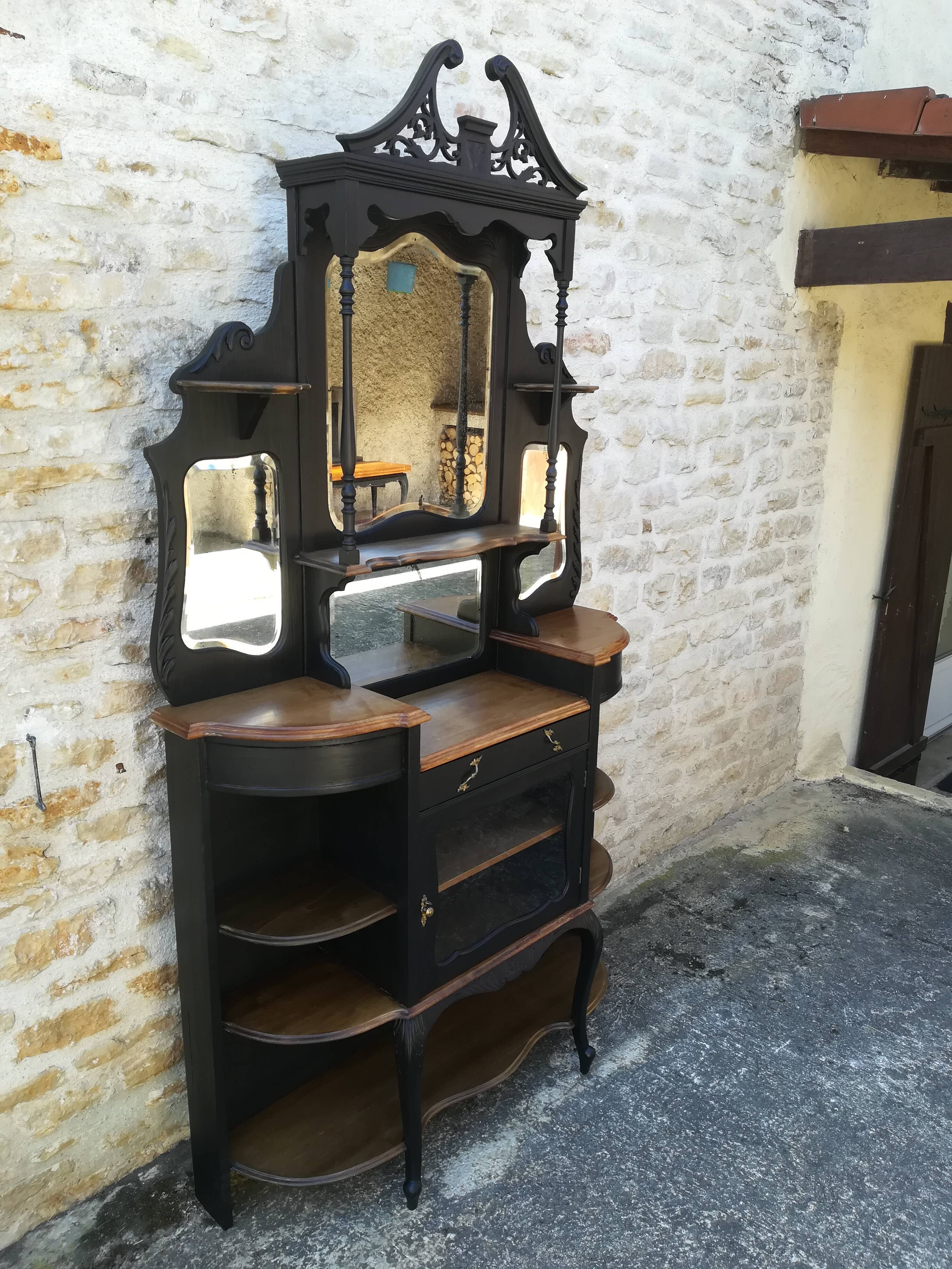 Napoleon III showcase shelf