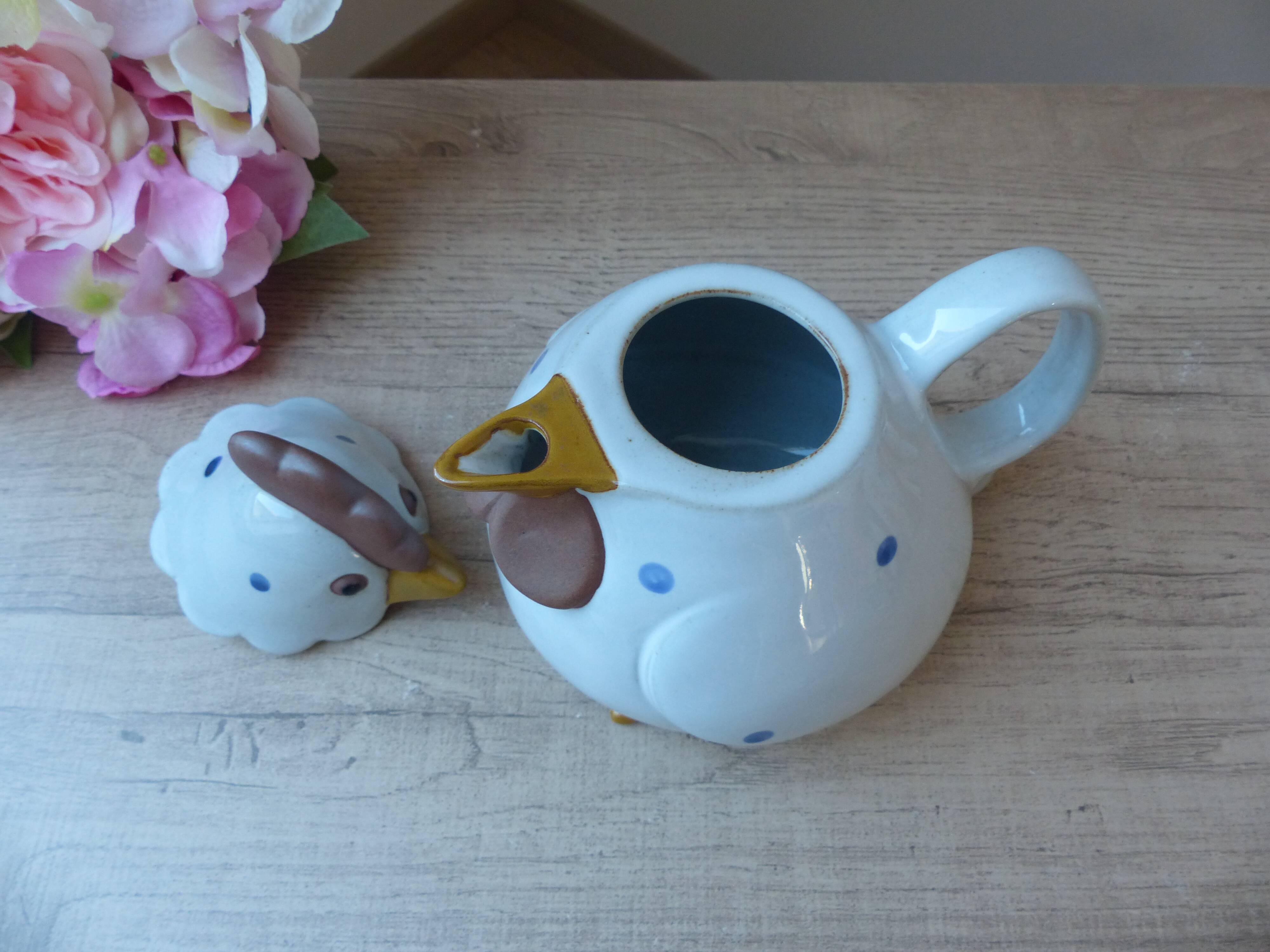 Hen-shaped sandstone teapot made in japan
