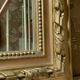 Miroir de cheminée en bois doré à fronton