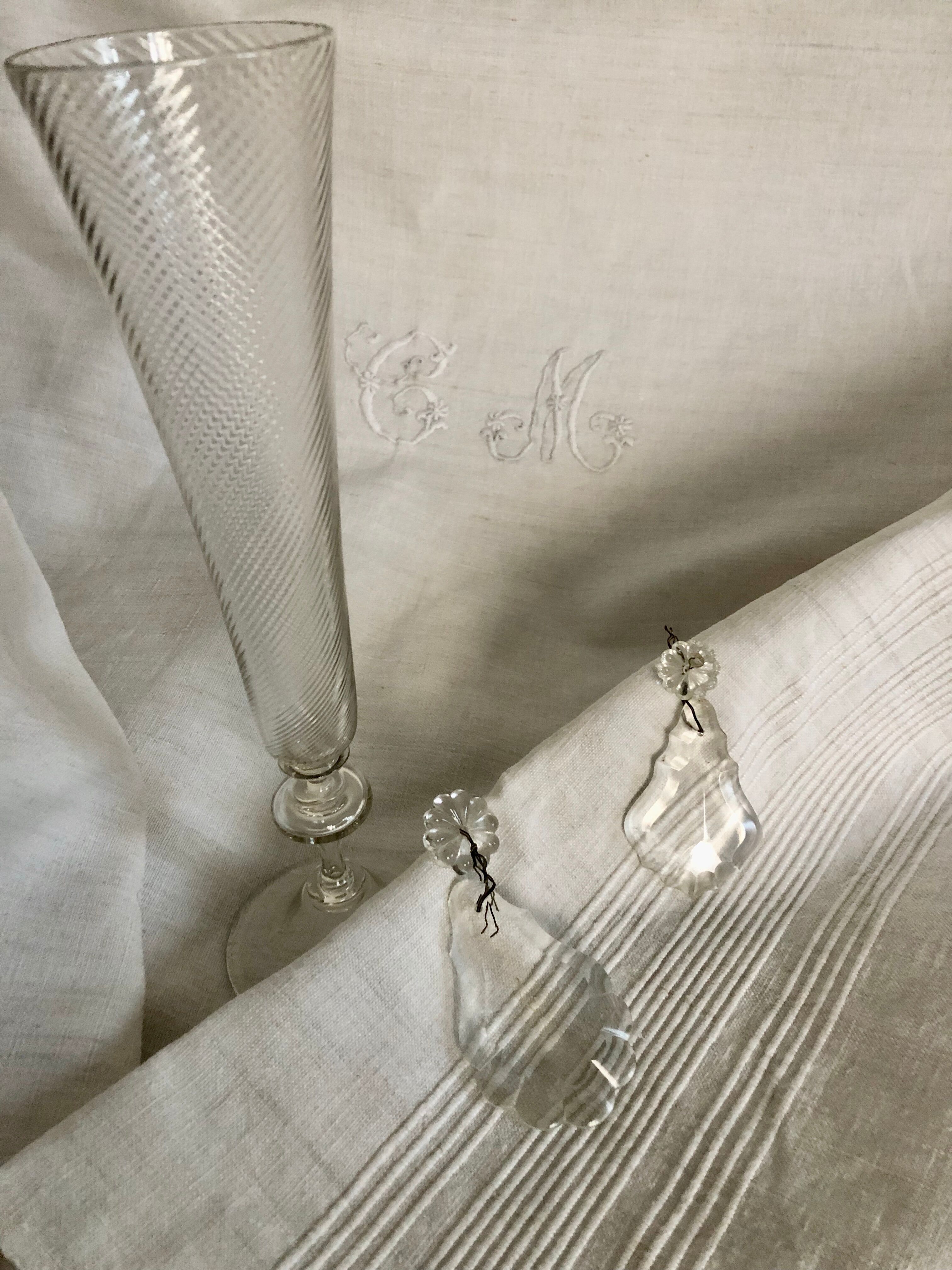 Winegrower's tablecloth, embroidered bedding and monogram