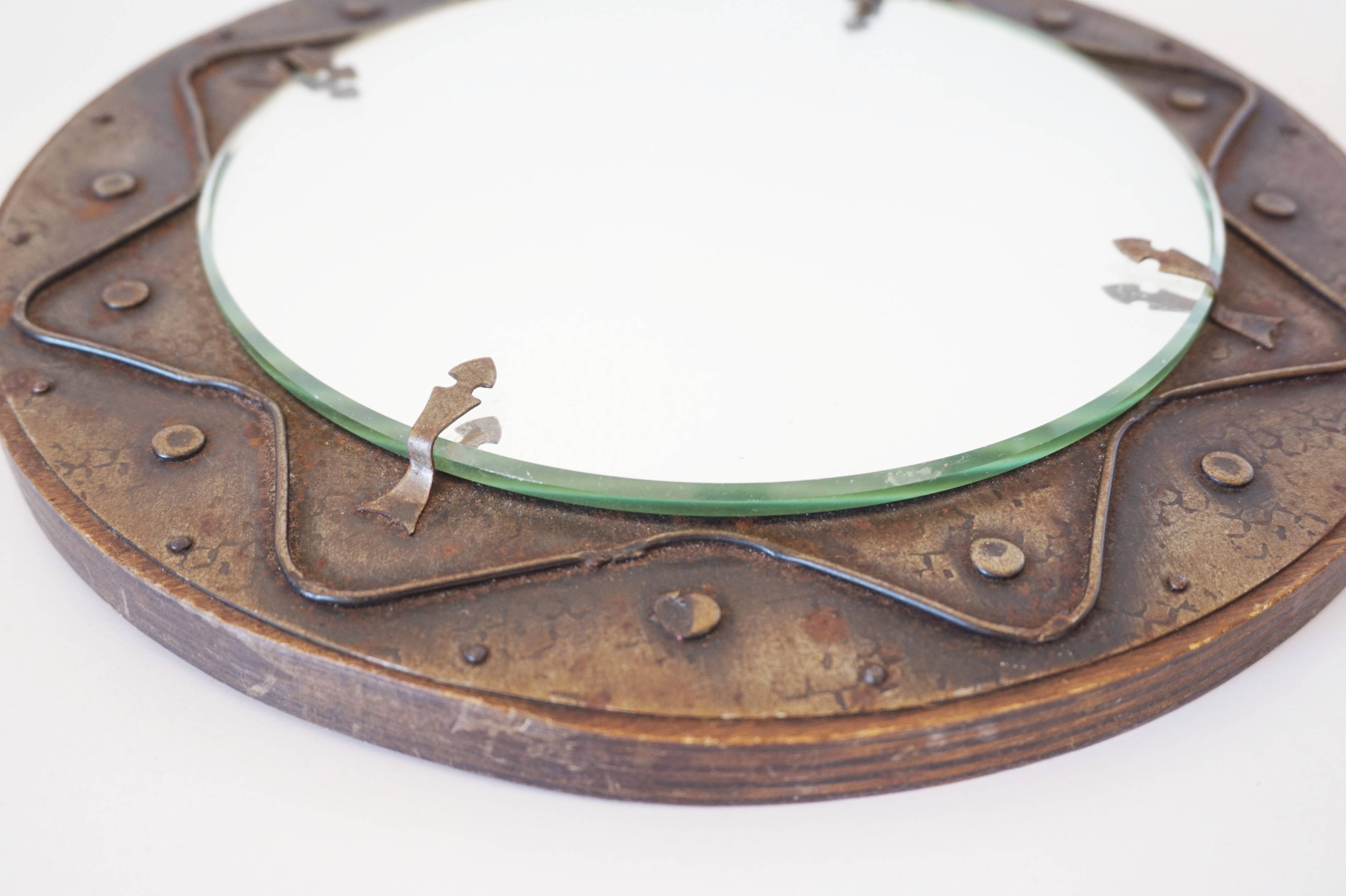 Decorative mirror in wood and gold metal