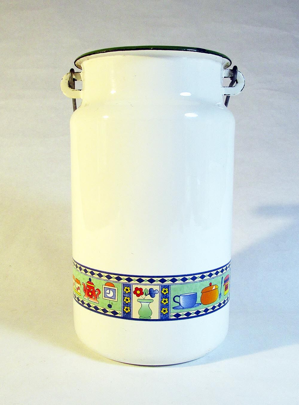 Enamelled metal pot