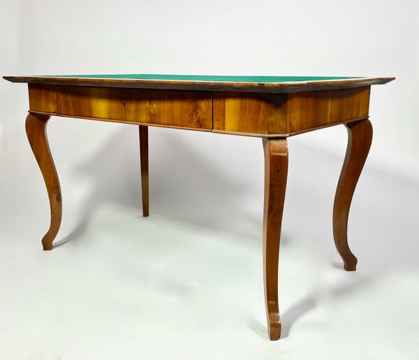 Bureau plat Biedermeier en placage de merisier circa 1815 Autriche