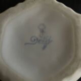 Petit vase Delft hexagonal en céramique blanc cassé