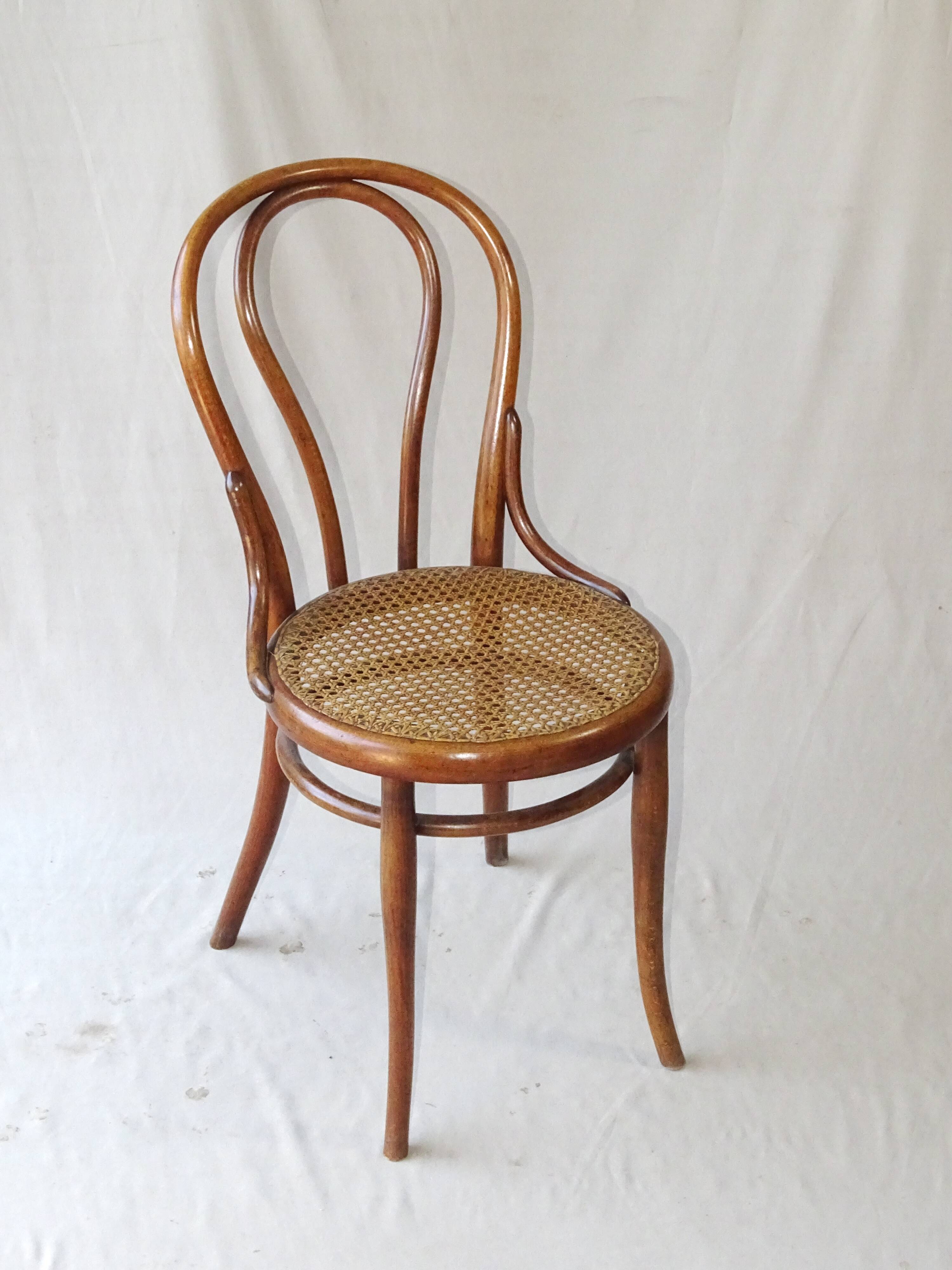 Wooden-curved chair of THONET N°18 around 1885 original condition