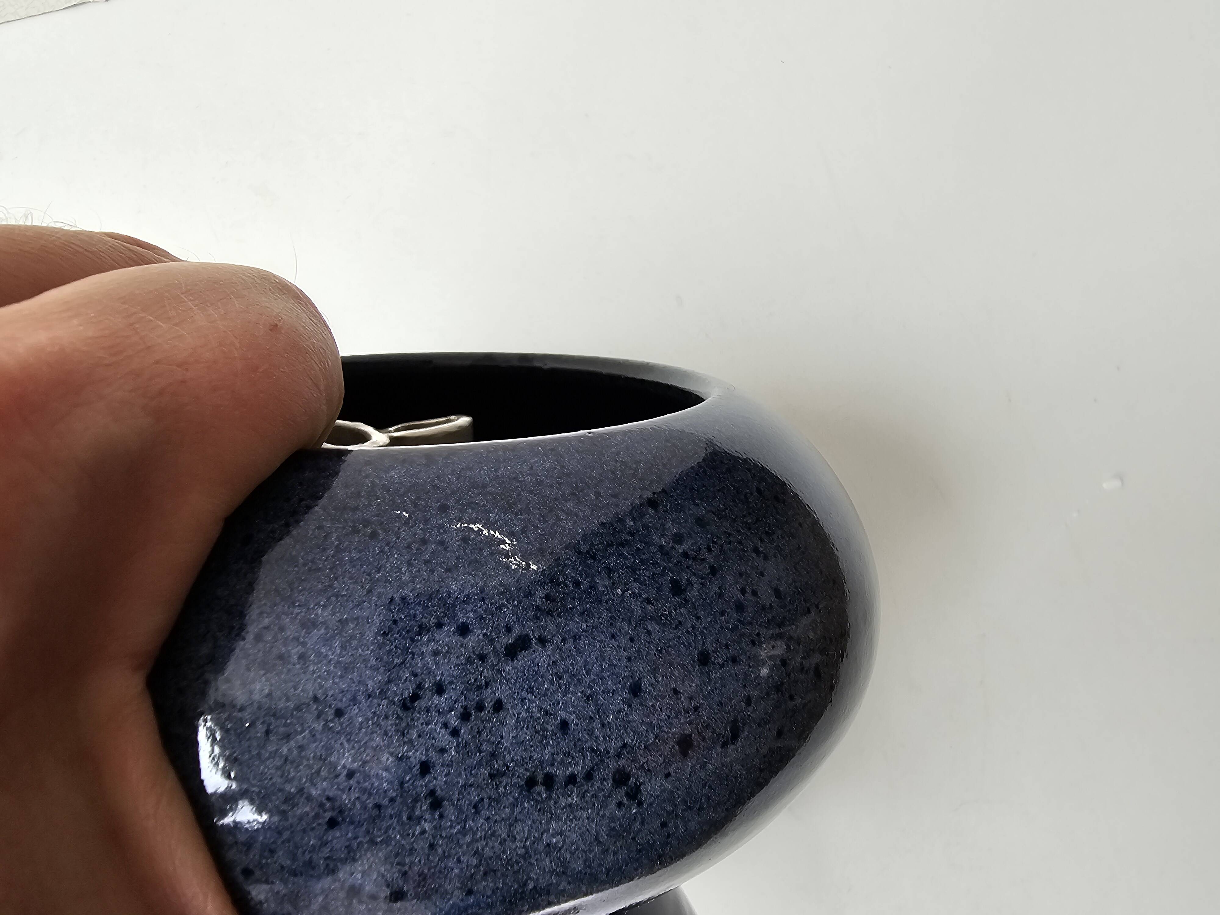 Magnificent blue ceramic flowerpot vase signed (pictogram with identification)