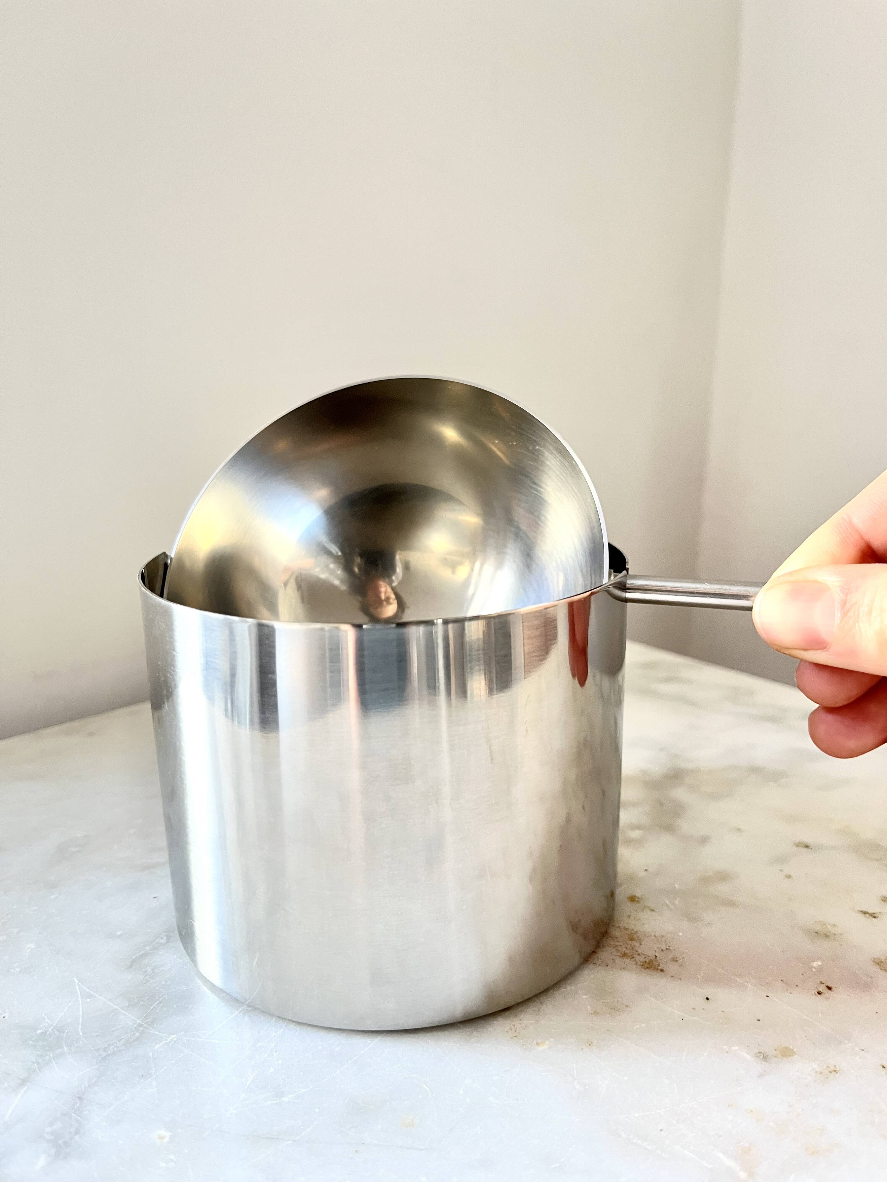 Cendrier inclinable vintage Stelton Cylinda Line par Arne Jacobsen, Danemark