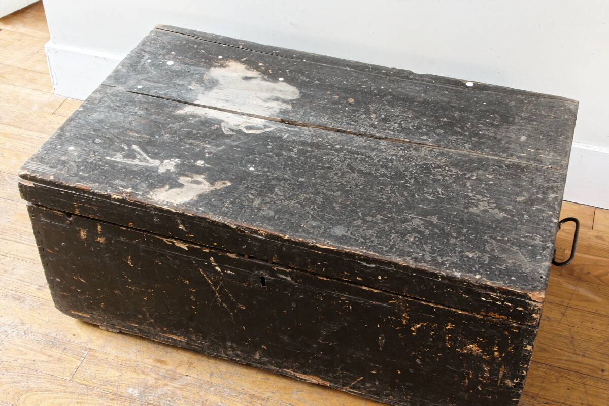 Malle en bois, amidon Le Chat Hoffmann